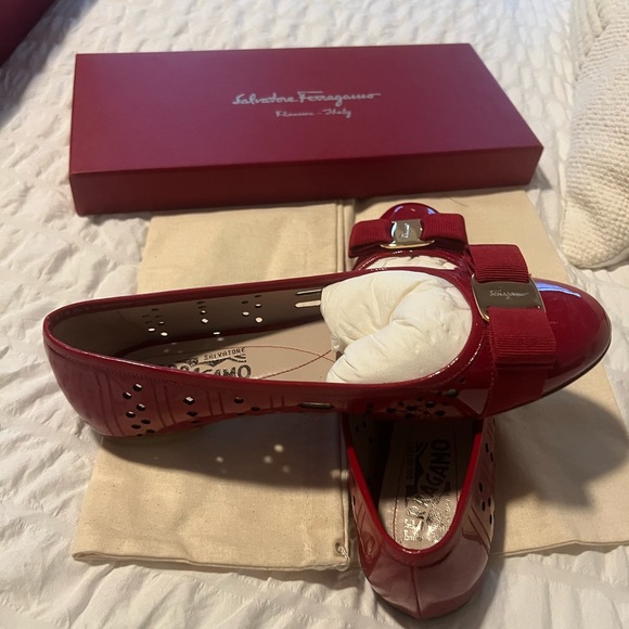 Red ferragamo flats with cut out pattern, size 7.5 - Picture 2 of 4